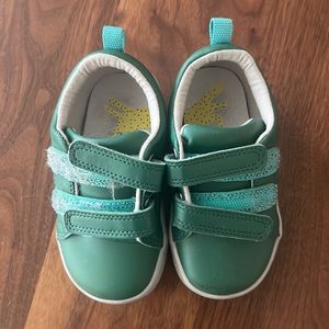 Size 6.5 green ten little shoes